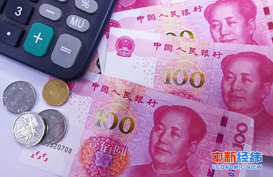 2017�꣬�Ї�(gu��)��GDP����վ��80�f(w��n)�|�_(t��i)�A����(gu��)�ҽy(t��ng)Ӌ(j��)�ֹ����Ĕ�(sh��)��(j��)�@ʾ���������㣬2017��ȫ���(gu��)��(n��i)���a(ch��n)��ֵ827122�|Ԫ�����ɱȃr(ji��)��Ӌ(j��)�㣬���������L(zh��ng)6.9%���@���Ї�(gu��)��Ƚ�(j��ng)��(j��)���ٽ������״η�����